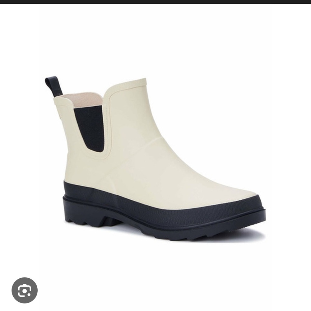 Time and Tru Women's Cream Chelsea Rain Boots